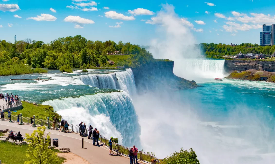 01. Niagara Falls